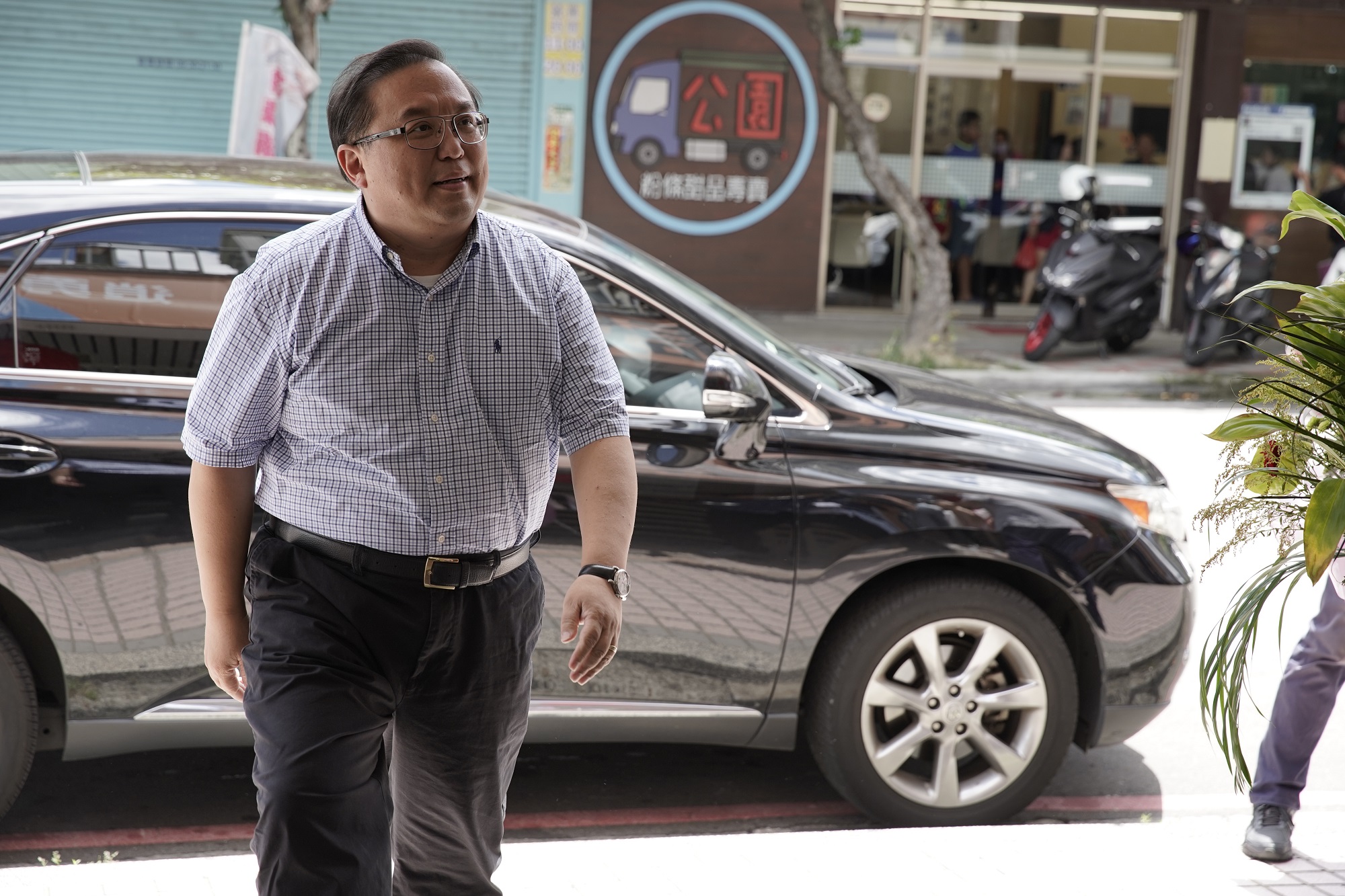 唐在揚在《第三佈局 塵沙惑》中短暫露臉，客串莊凱勛競選對手「林議員」。（CATCHPLAY提供）