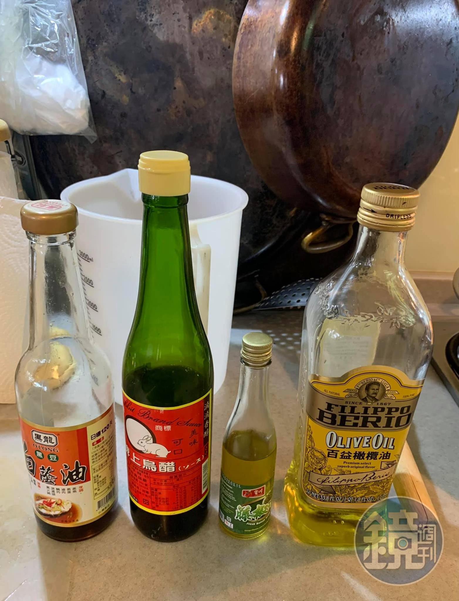 今日用的調味醬料。