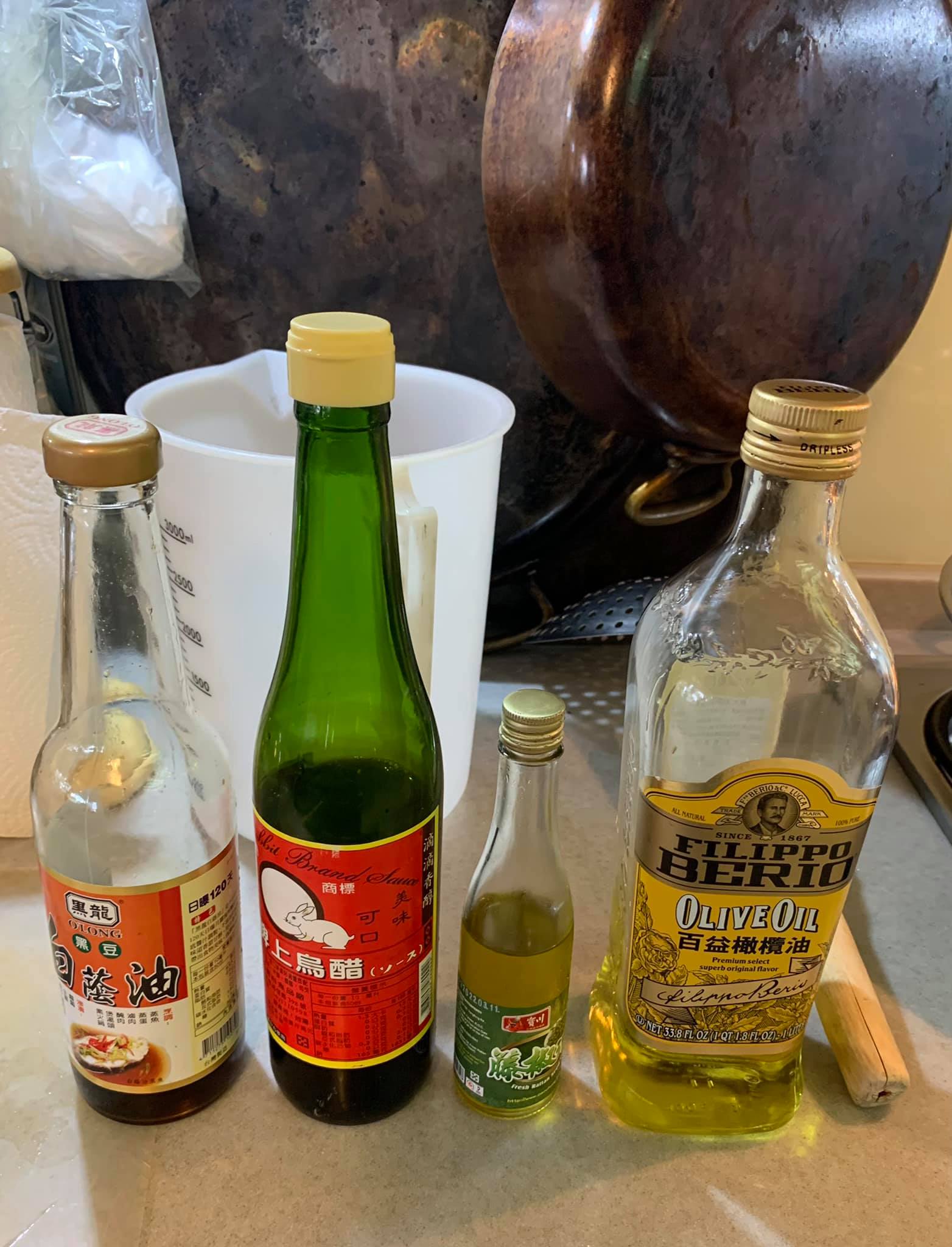 今日用的調味醬料。