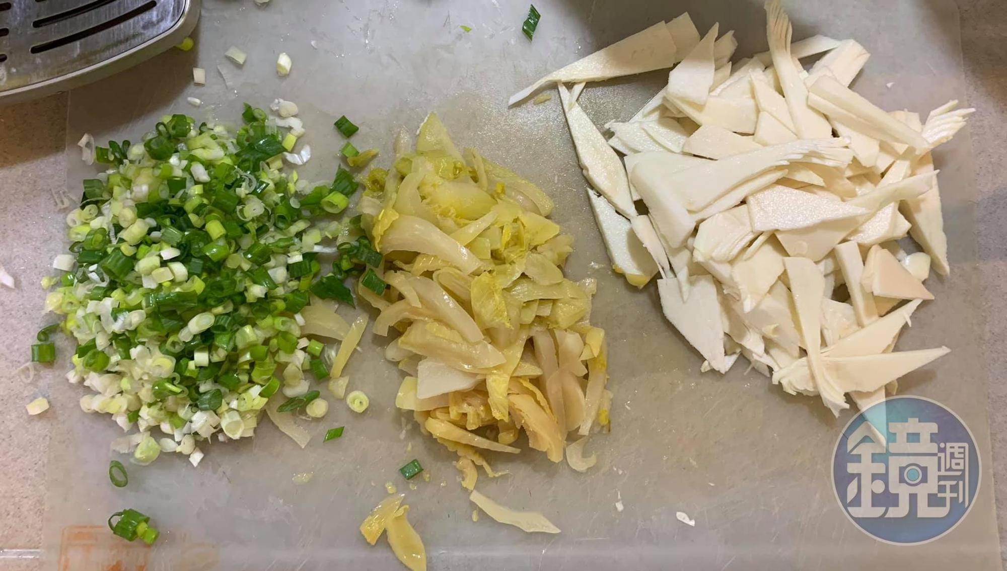 青蔥、綠竹筍、菜心皆切片、切花。