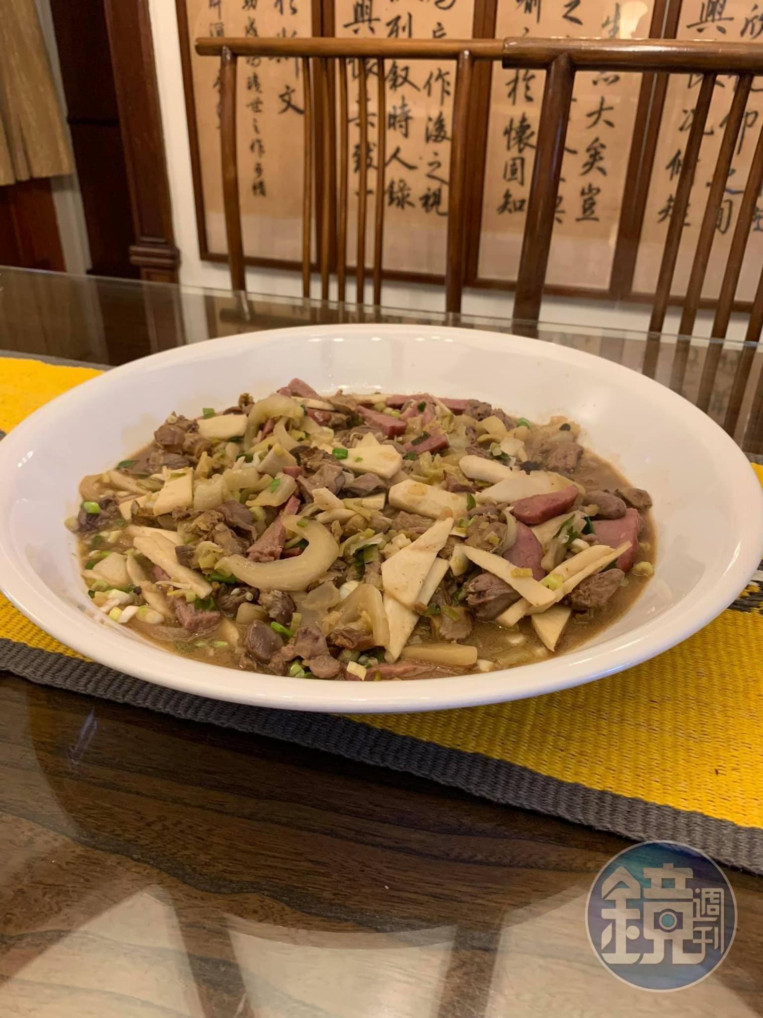 這就是來自《東京夢華錄》的宋代夜市小吃:鹹菜心煨雞雜。