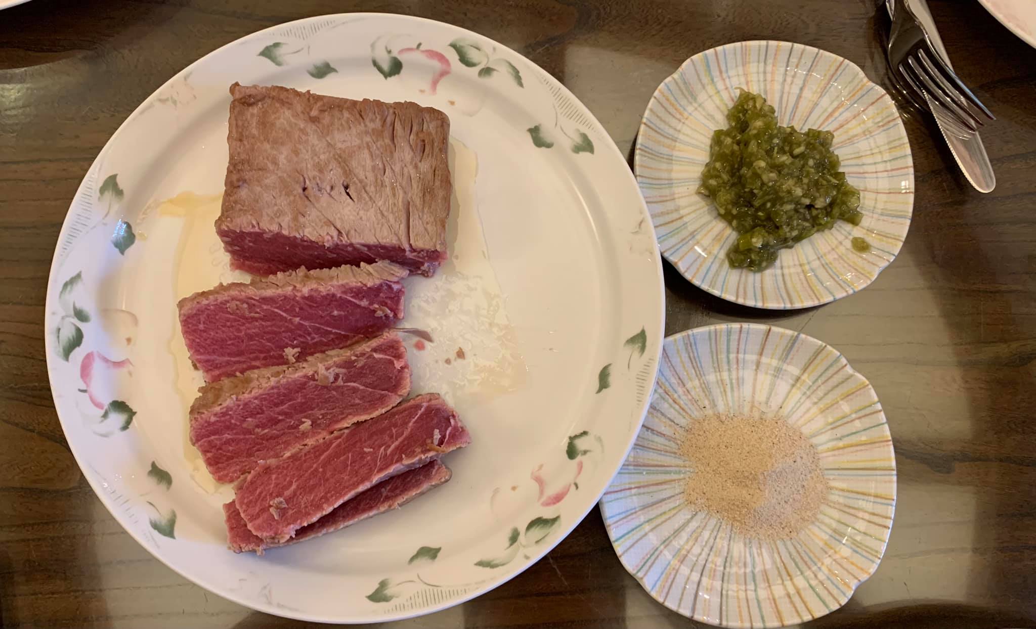 「炙燒鮪魚排」的重點在食材，只需極簡單的步驟就能完成。