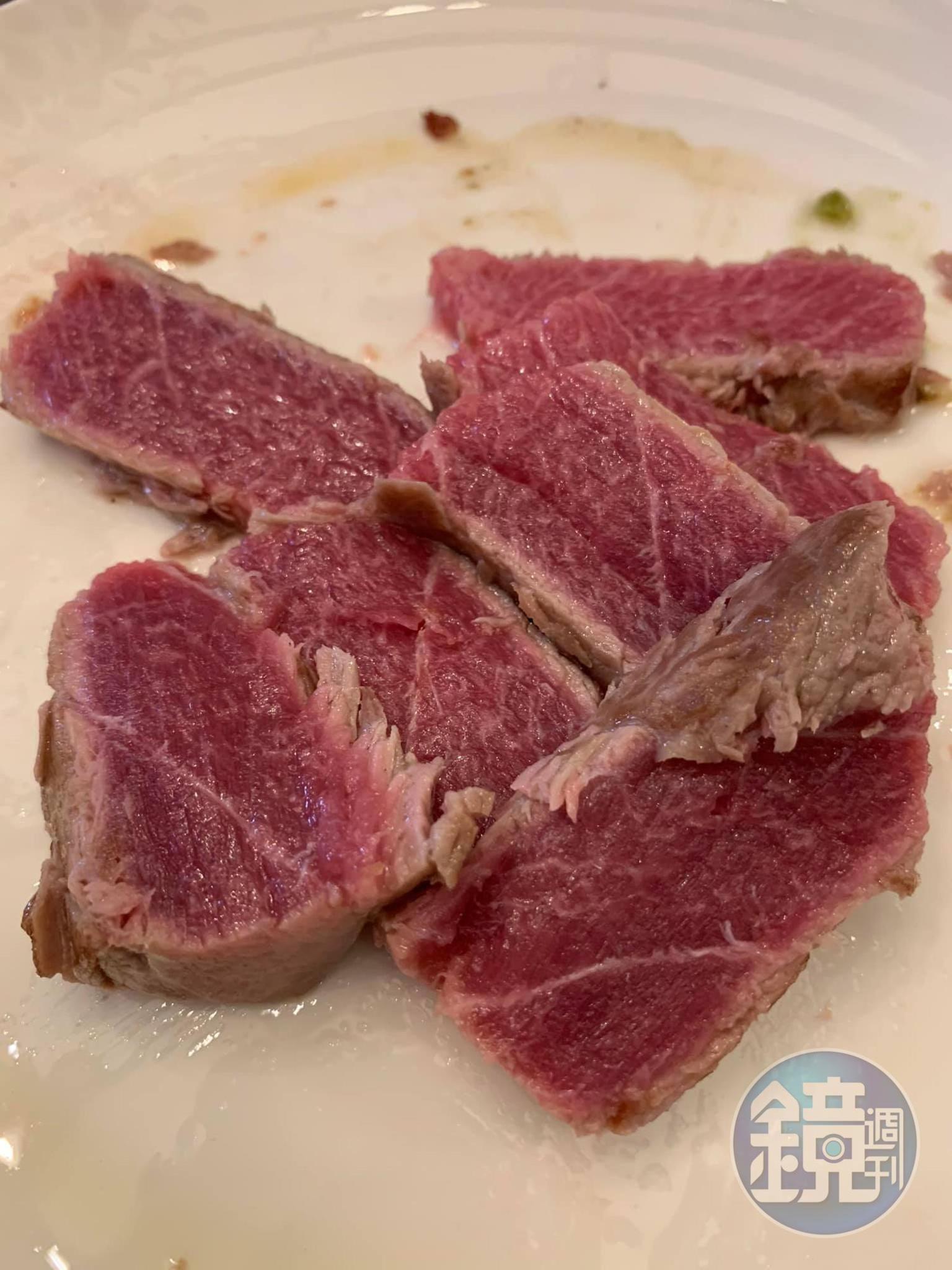 看看這漂亮的油花，其實就是生魚片。