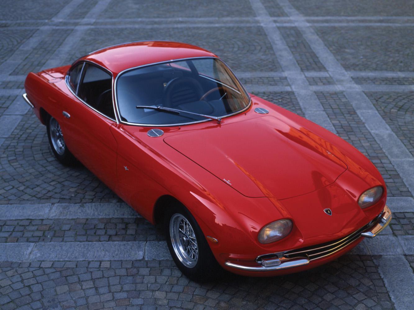 1963年創廠之始，Ferruccio Lamborghini即指派Giotto Bizzarrini，打造3.5升V型12缸自然進氣引擎，搭載於品牌首發的量產車型 350 GT。