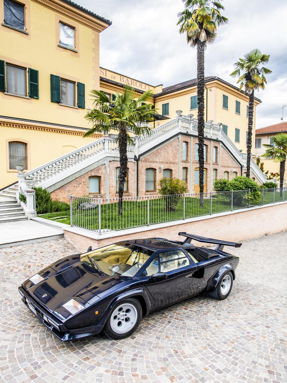1974年亮相的Countach，其命名由來為義大利方言中的讚嘆詞。