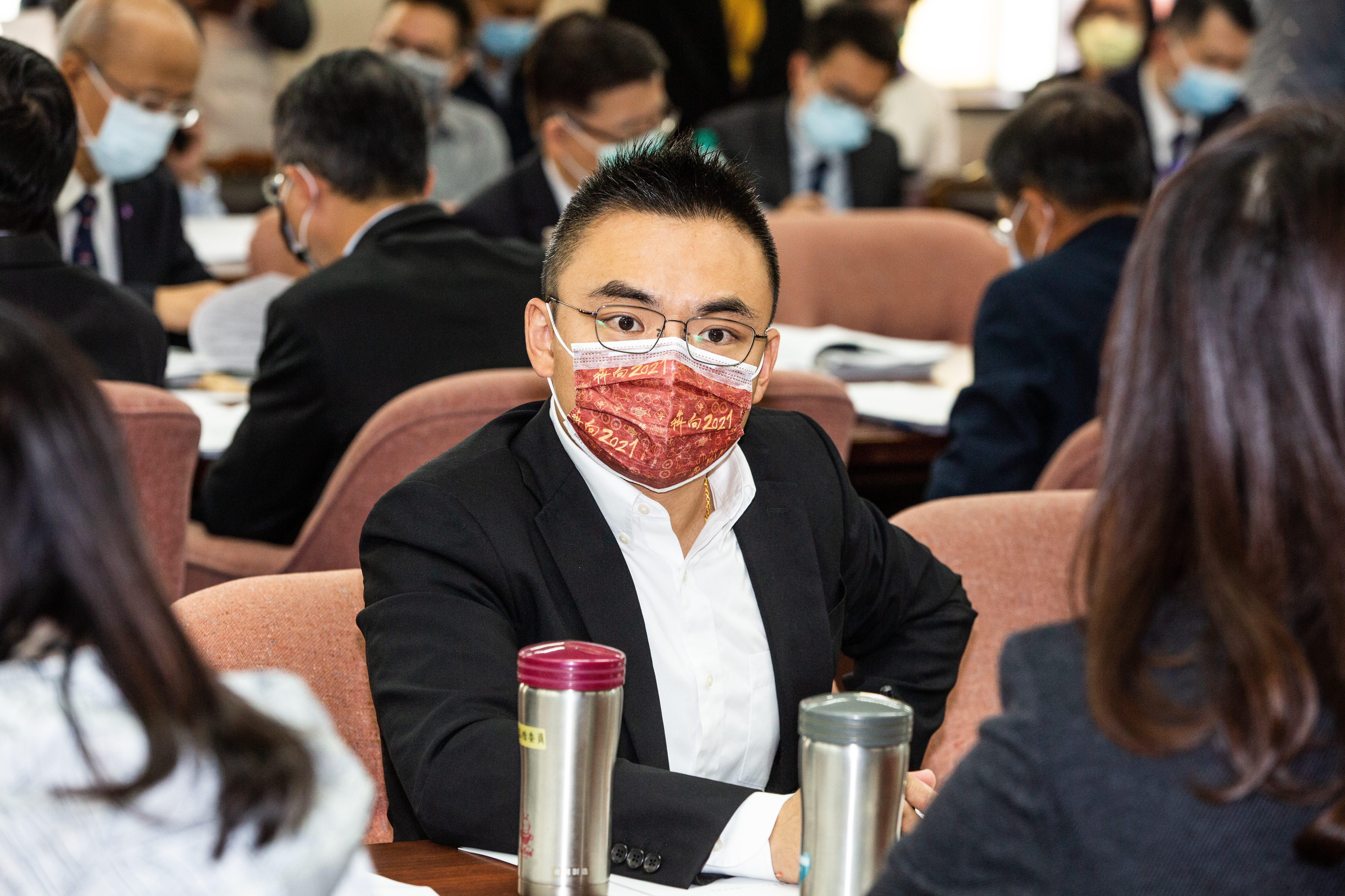 防疫第三級警戒延長至7月12日，立委洪孟楷立刻po文，呼籲政府「發現金當國人救命錢！」（本刊資料照）