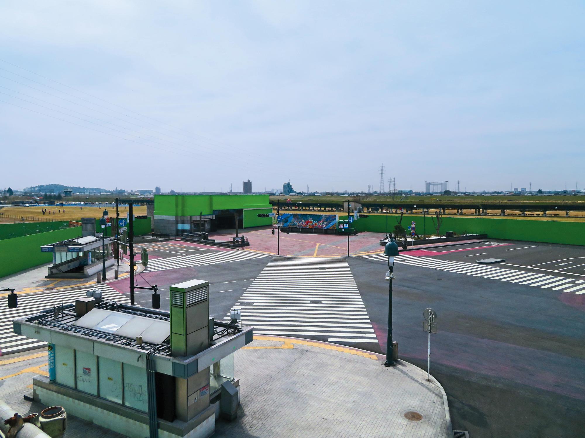 位於栃木縣足立市的開放式攝影棚「足利SCRAMBLE CITY STUDIO」以等比例重現澀谷十字路口街景。(足利SCRAMBLE CITY STUDIO提供)