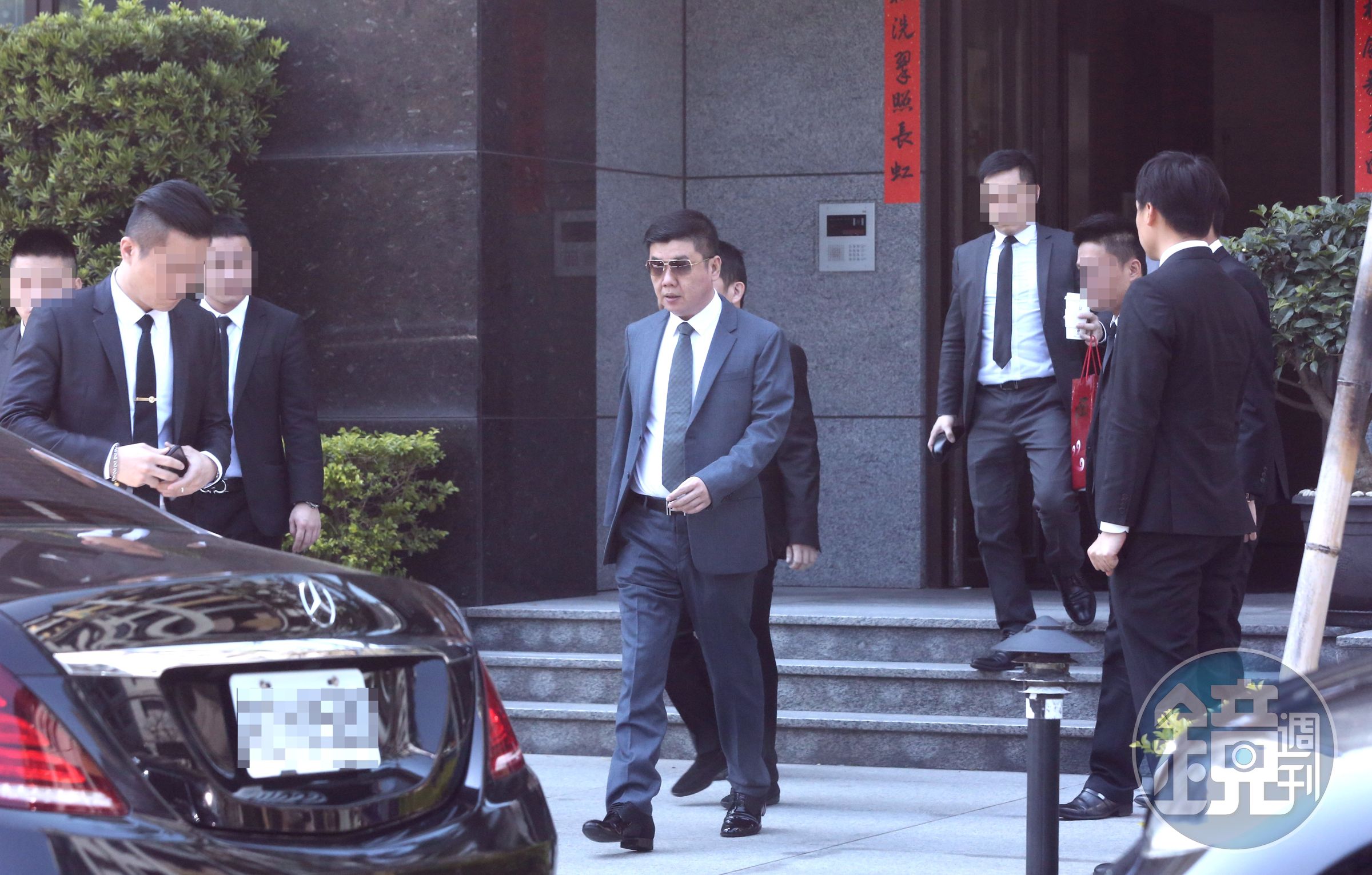  「鐵霸」曾盈富（中）曾是太陽會悍衛隊長，後來也經吳桐潭推舉，成為天道盟第五任盟主。（本刊資料照）