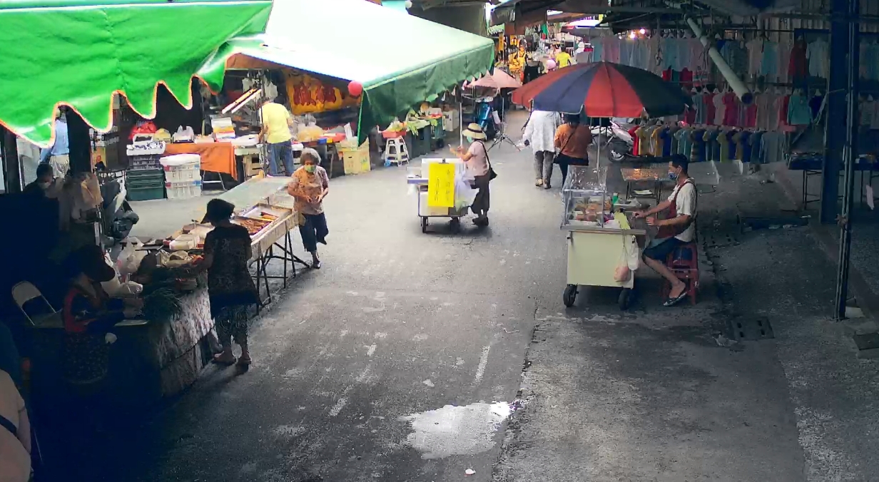 台南市首創「市場智慧分流」，利用影像辨識技術來估算場域人數及是否有配戴口罩。（翻攝台南市傳統市場智慧防疫系統網站）