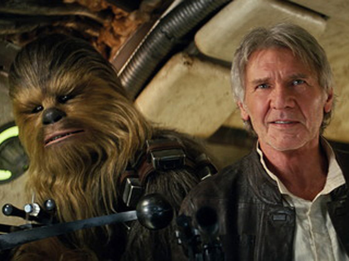 2014年哈里遜福特拍攝《STAR WARS：原力覺醒》時又被片中太空船的門撞斷腿。（網路圖片）