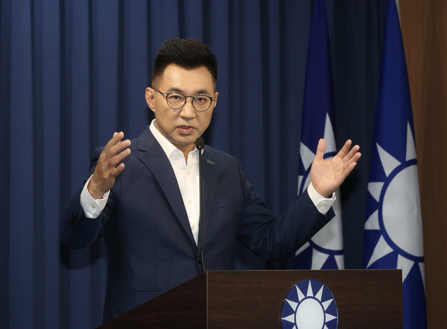 國民黨黨主席江啟臣於6月1日率先呼籲在3級管制實施期間，暫緩夏季電價。