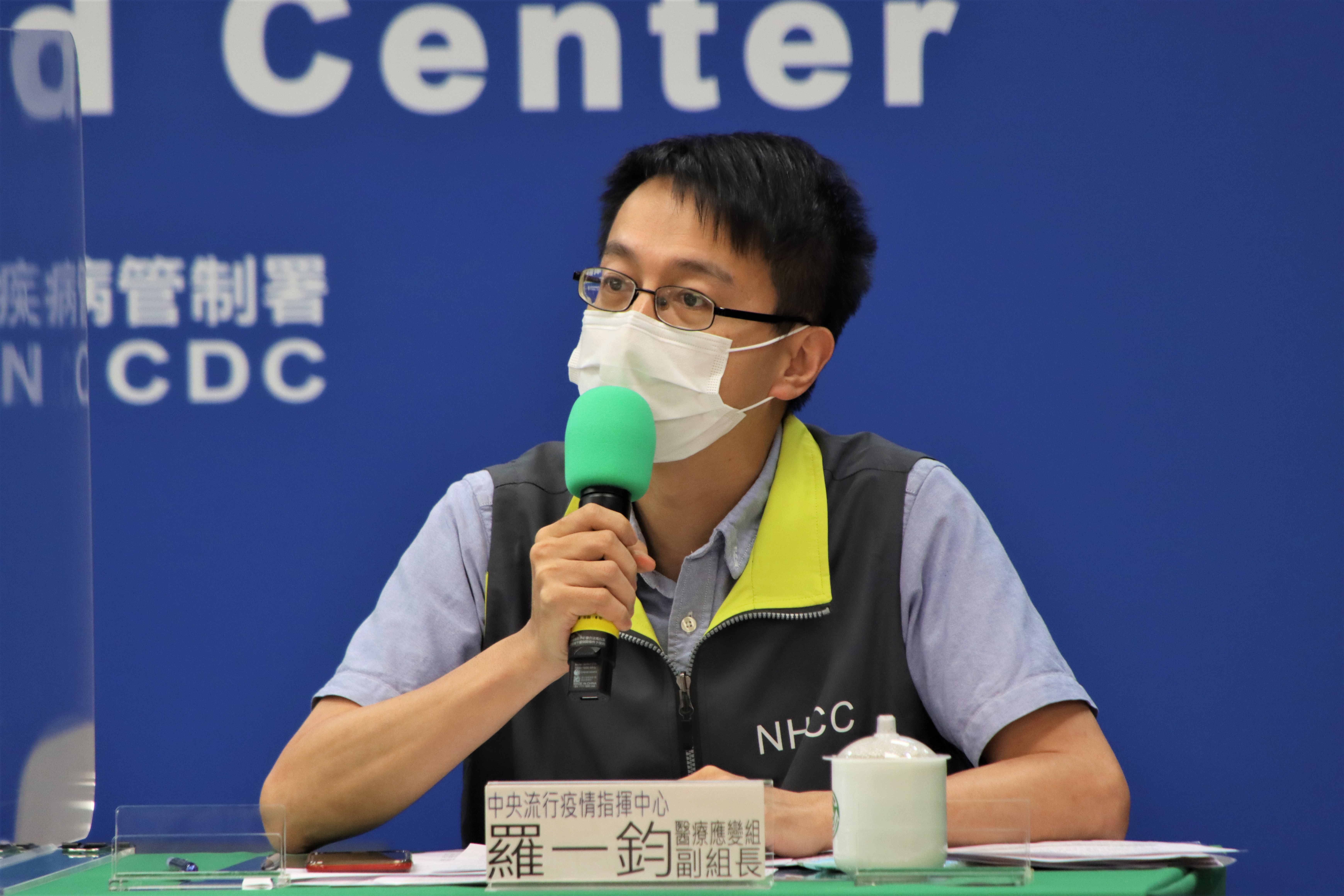 羅一鈞針對今日公布的死亡個案做進一步說明。（指揮中心提供）