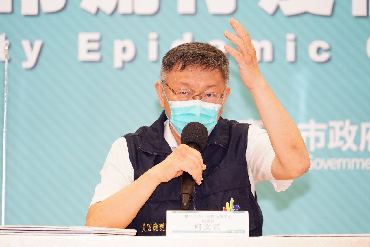 針對疫苗殘劑處理問題,市長柯文哲指出,會授權醫師自行決定,但原則上要依照政府公布的1至7類。(台北市府提供)