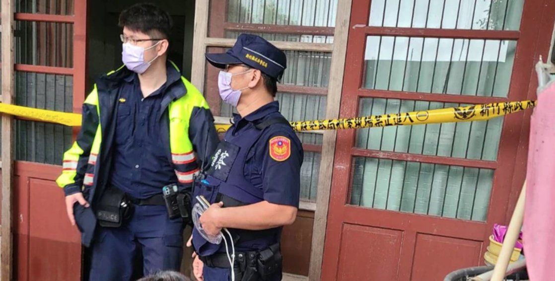 孫子用菜刀殺死祖母後，向警方自首。（翻攝畫面）
