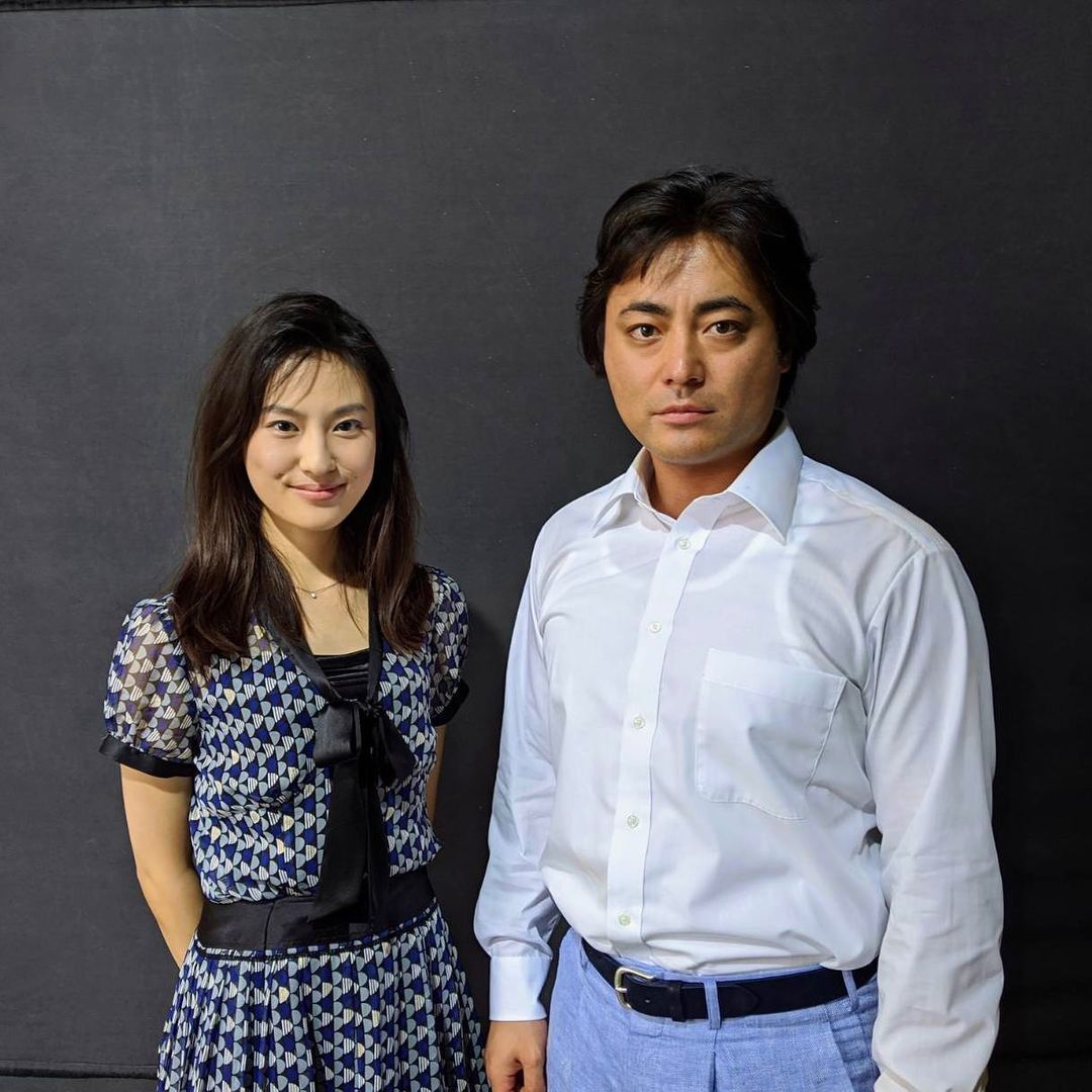 恒松祐里(左)昨在IG分享與山田孝之的合照,透露拍攝《AV帝王 第2季》期間只拍了這一張。(翻攝自恒松祐里Instagram)