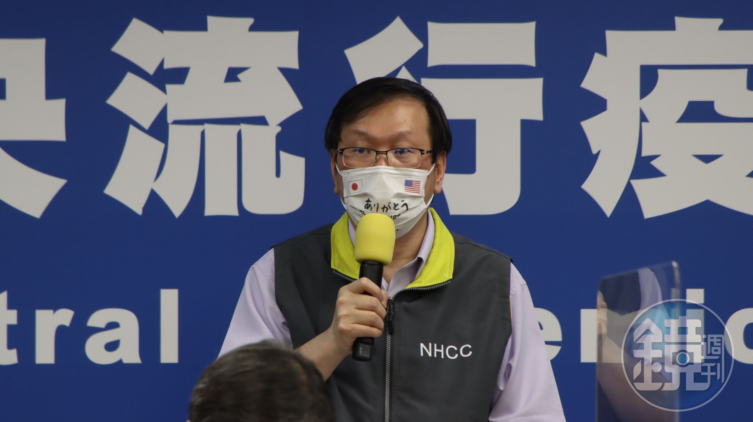 立榮16日從松山機場飛往廈門航班已累計8人確診，莊人祥指出，有6人曾在台確診經治療後解隔離，其餘2人在台無治療紀錄。（指揮中心提供）
