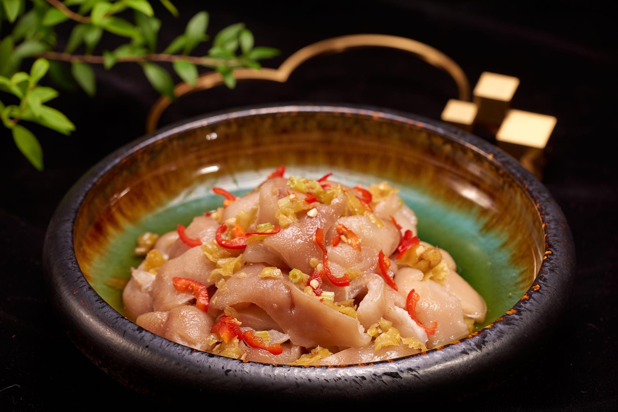 「米椒嫩蹄花 」(NT$420)彈嫩夠味,感受道地川味的獨特魅力。