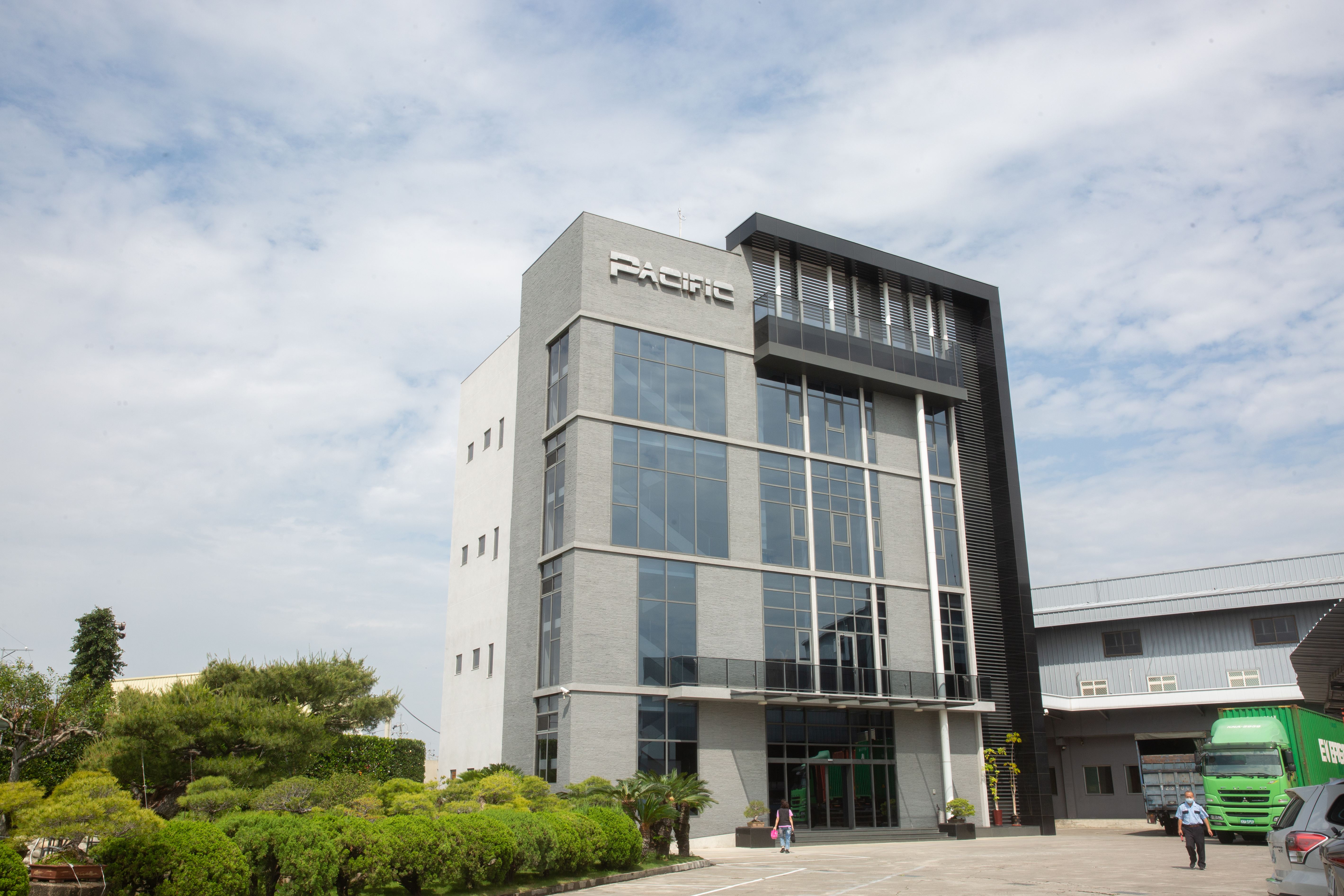來永實業辦公大樓曾於4年前重建，新穎外觀與高階產品的定位形象相符。