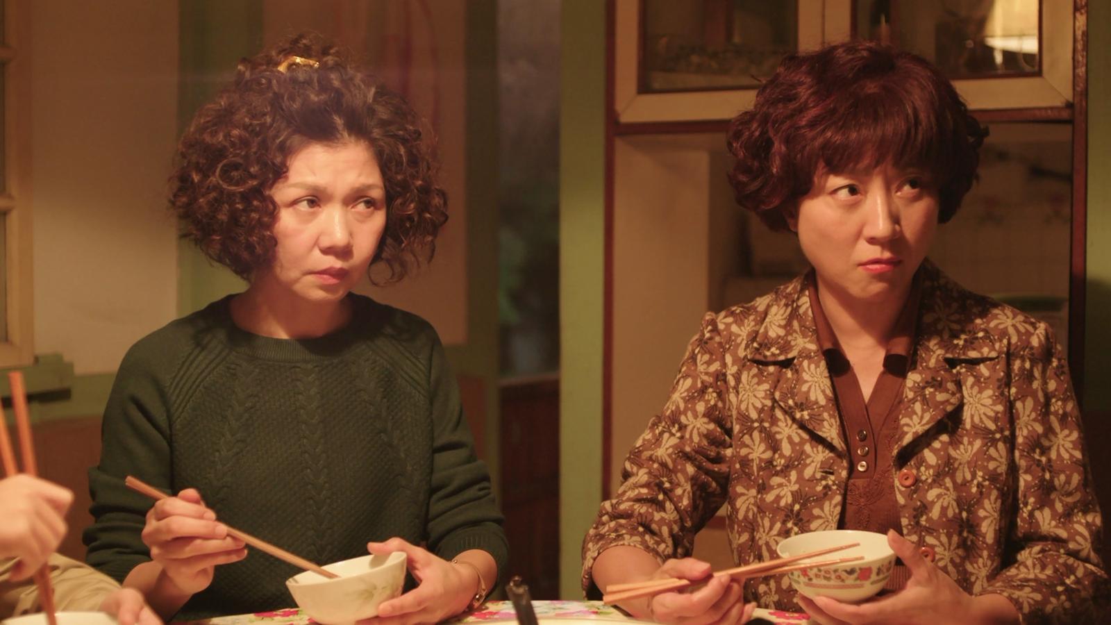 于子育演活了《俗女養成記》嘉玲媽「吳秀琴」這角色,不擅長台語的她為了這部戲,特別向陳竹昇拜師苦讀劇本。(華視提供)