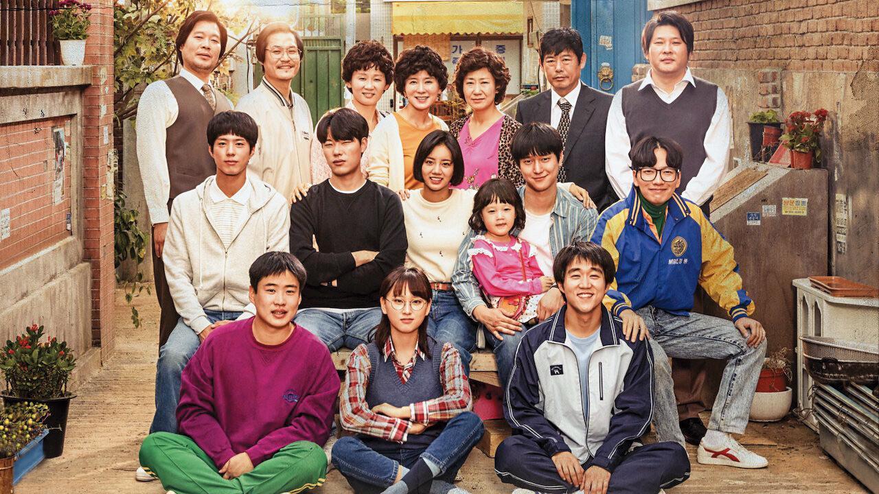 申元浩導演的《請回答》系列膾炙人口，朴寶劍（中排左一）就是《請回答1988》捧紅的。（TvN提供）