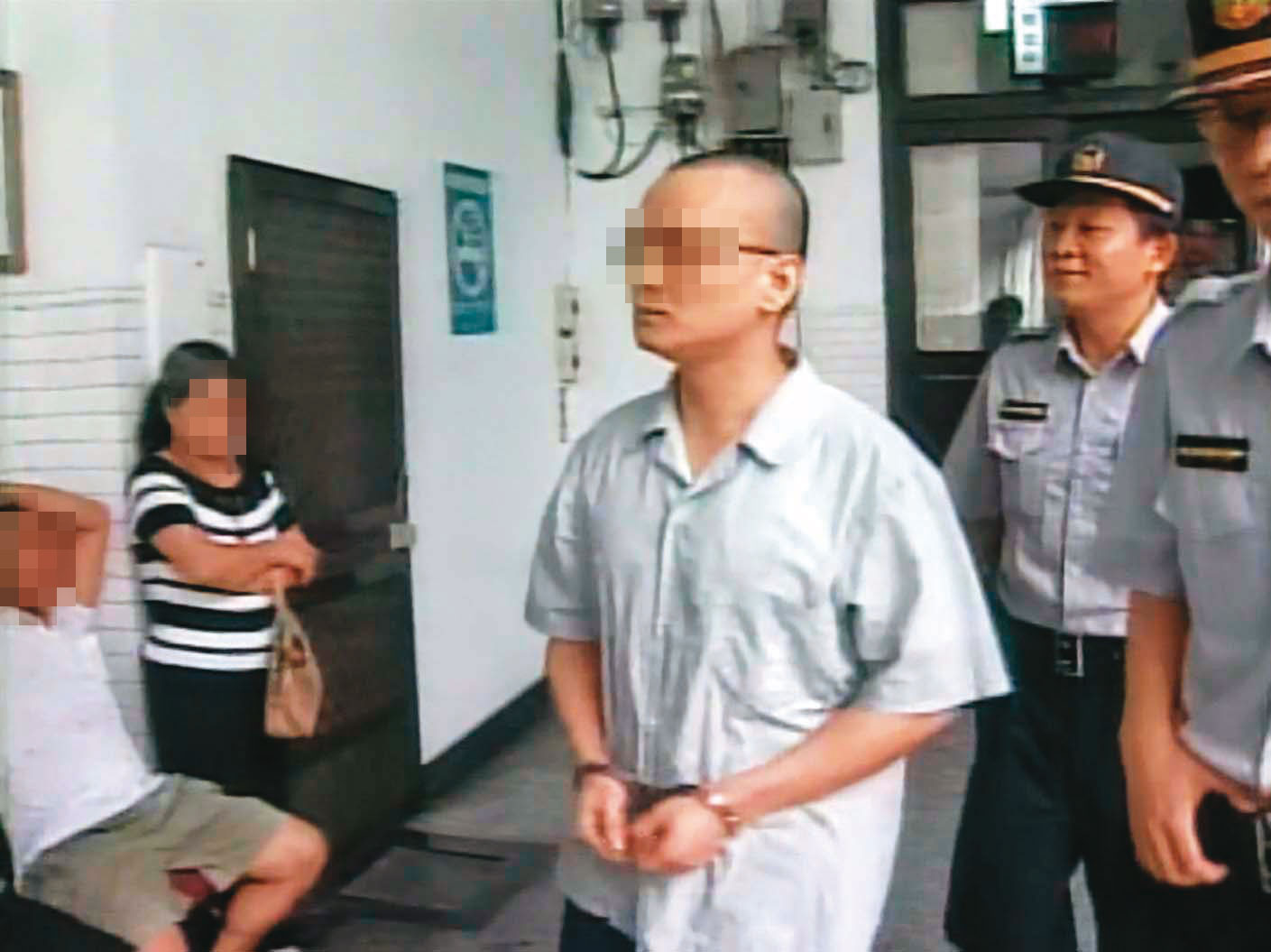 林男（中）被捕後否認犯案，還在法庭上大聲喊冤。（東森新聞提供）