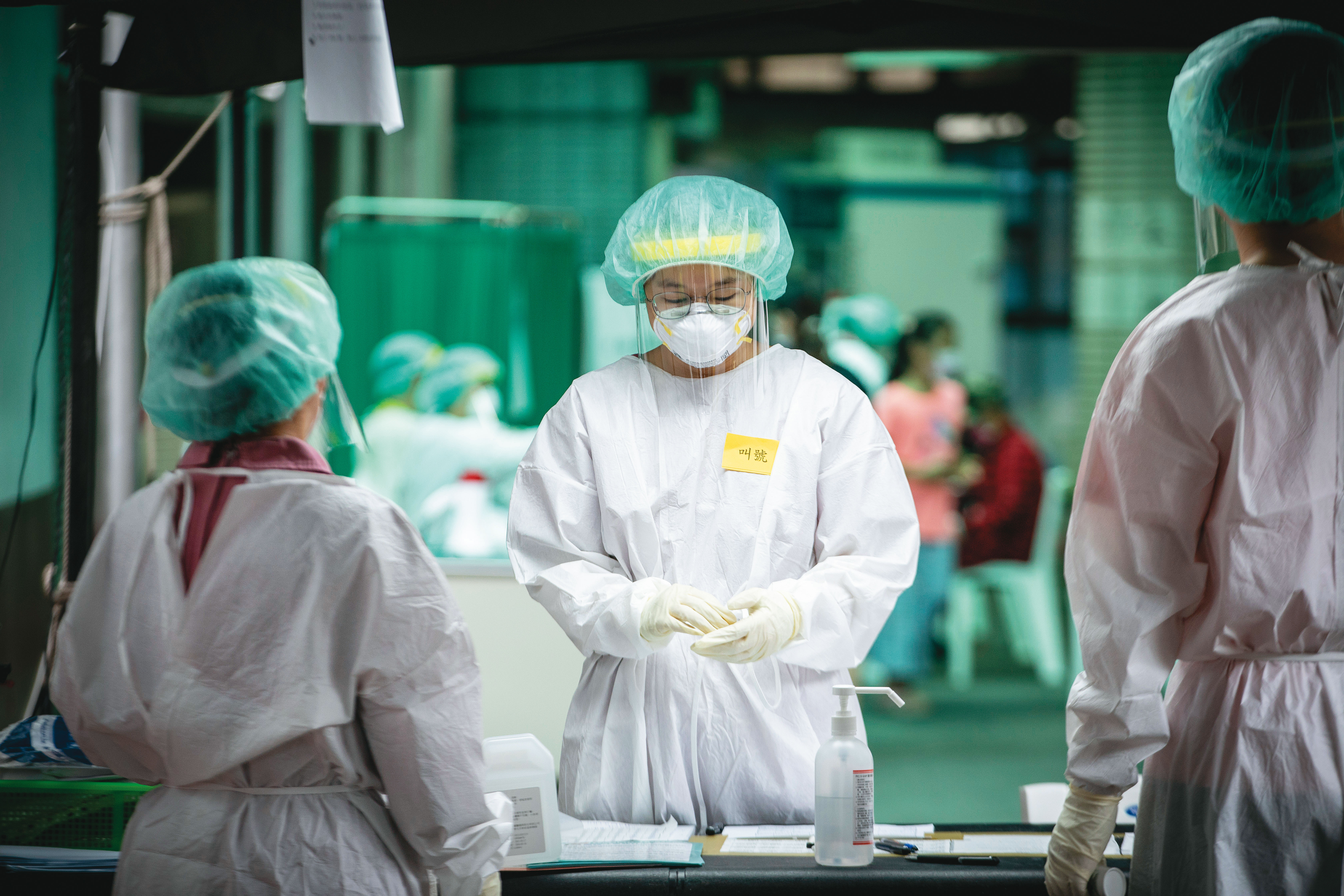 疫情延續，醫護長期在快篩站、急診、專責病房等前線服務，確實可能引發創傷後壓力症候群。