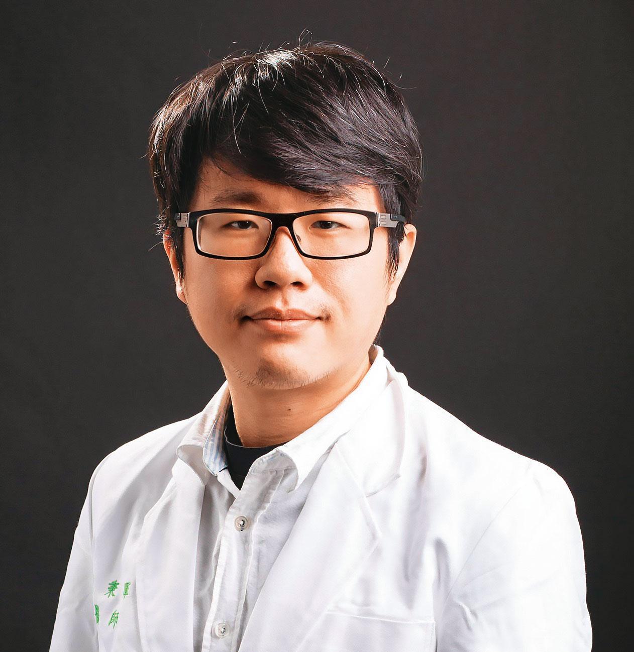 台大環境及職業醫學部醫師陳秉暉認為,數據結果顯示醫護的心理健康需被高度關注。(陳秉暉提供)