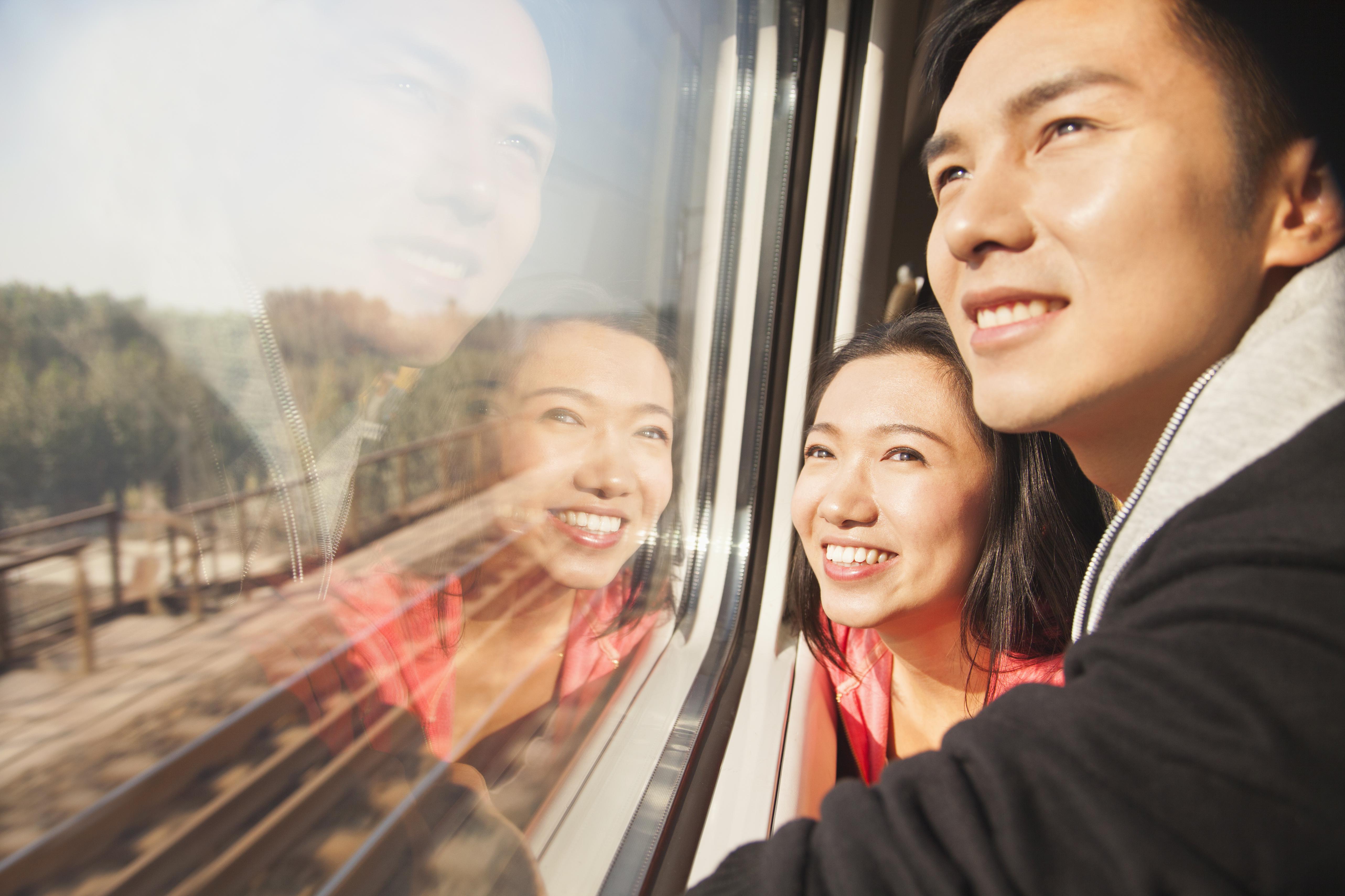 根據全球線上訂房網站Booking.com做的調查，發現解封後台灣人最想做的第一件事，是跟親友相見團聚。（Booking.com提供）