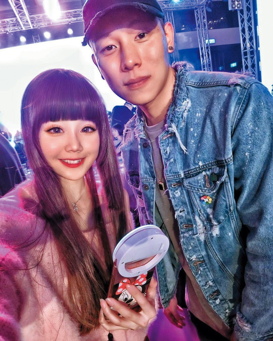 日前比熊上傳與瘦子的合照,並寫「瘦子說過,不必討好全部的人,只要為了一%的人努力就夠了,盡情活在當下,讓每一天都過得有價值」,以此來激勵自己。(翻攝自比熊IG)