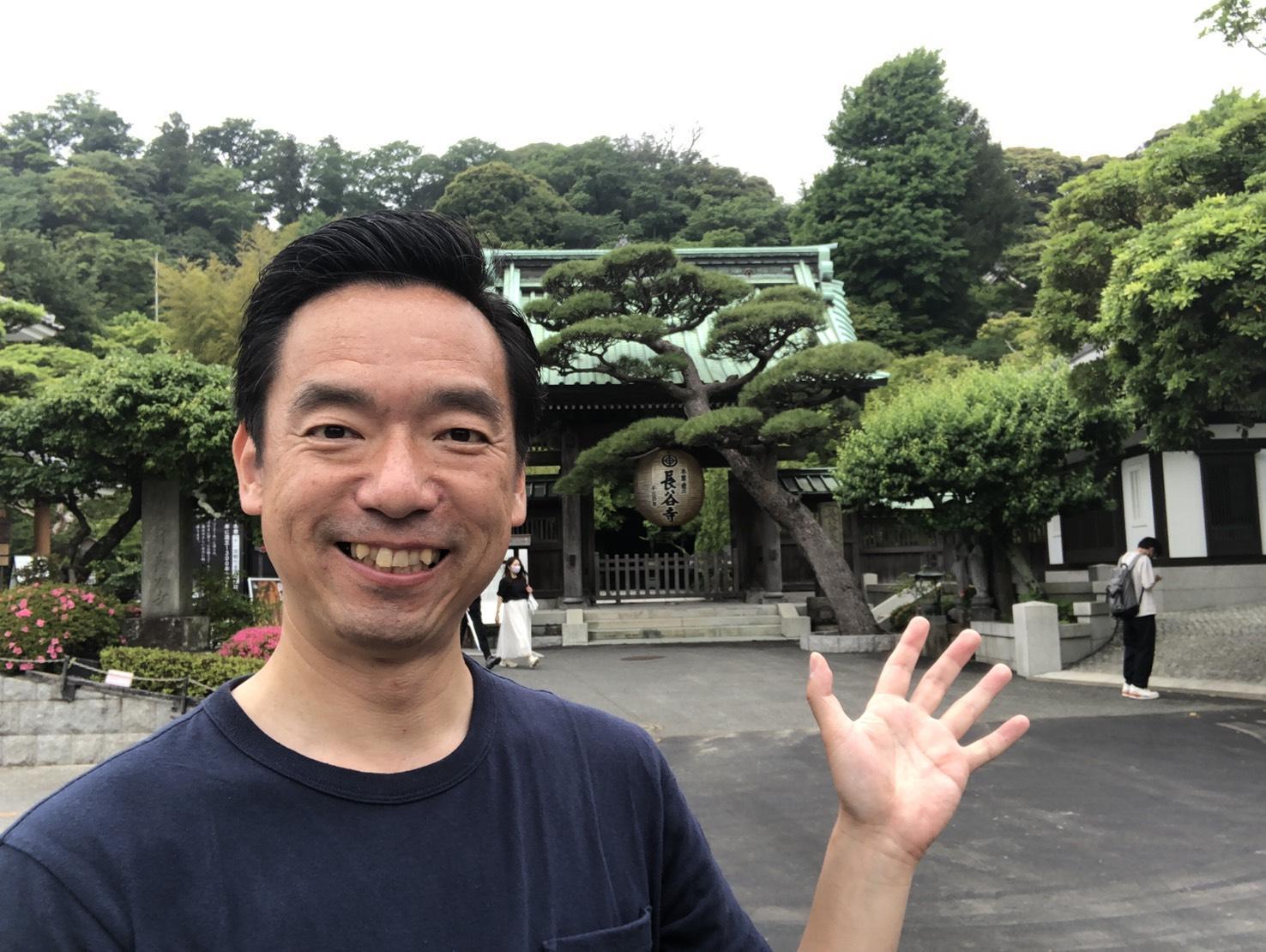 鎌倉大叔帶大家賞美景、吃美食。（KKday提供）