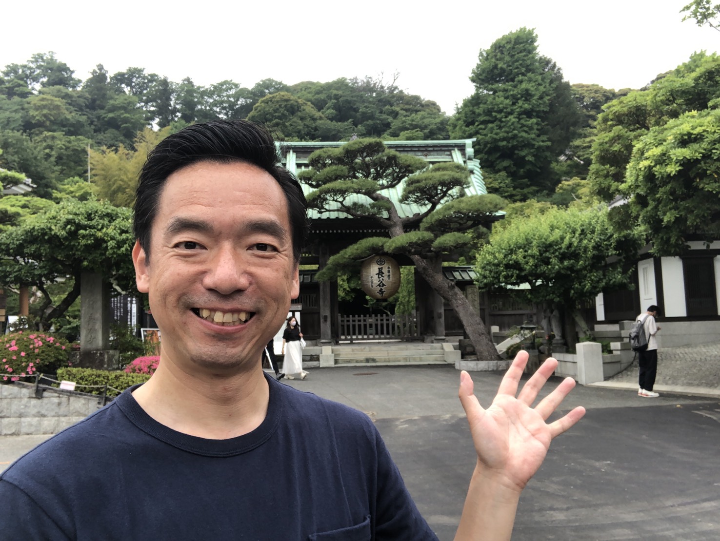 鎌倉大叔帶大家賞美景、吃美食。（KKday提供）