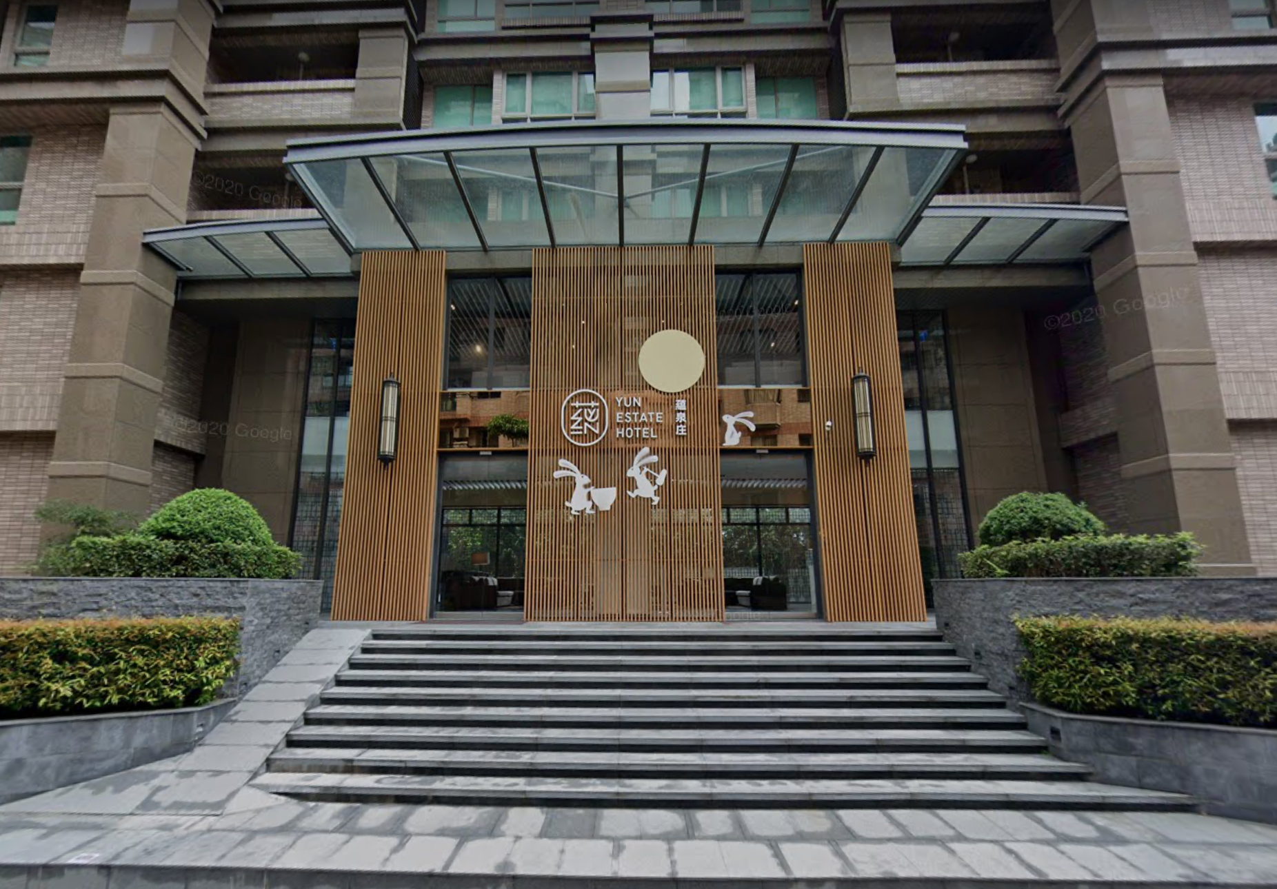 新北旅館「蘊泉庄」曾因申請為防疫旅館卻混居遭罰,怎料再爆出特權疫苗爭議。(翻攝自Google Map)