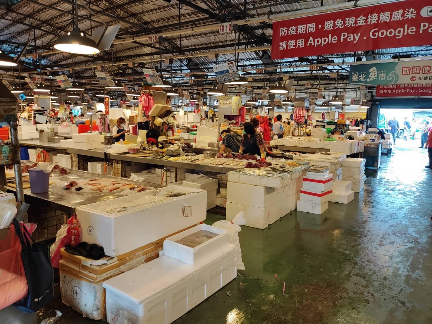 因北農爆發群聚感染,鄰近300公尺的台北魚市也無辜遭牽連。(台北魚市提供)