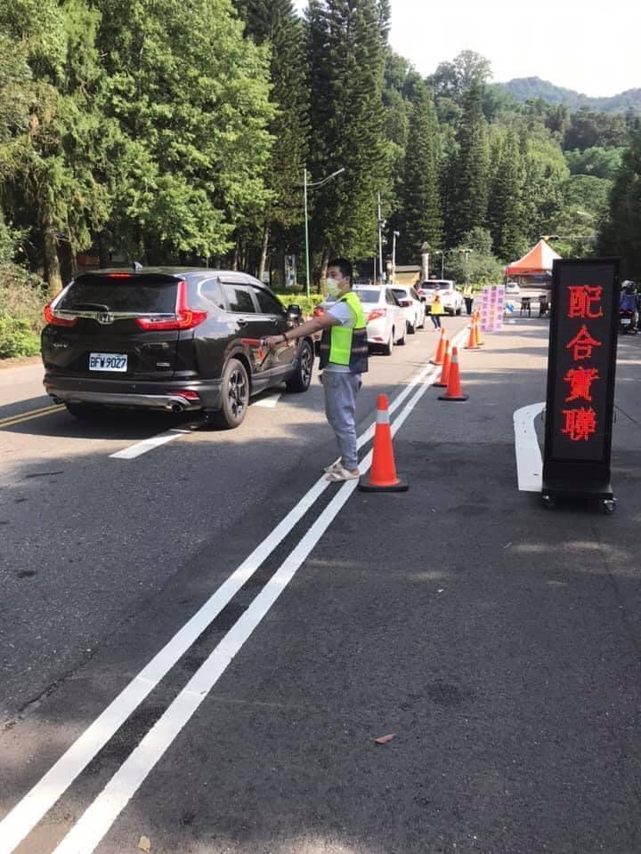 原PO表示端午連假後,每逢假日就會出現不少遊客。(翻攝自臉書社團「爆廢公社」)