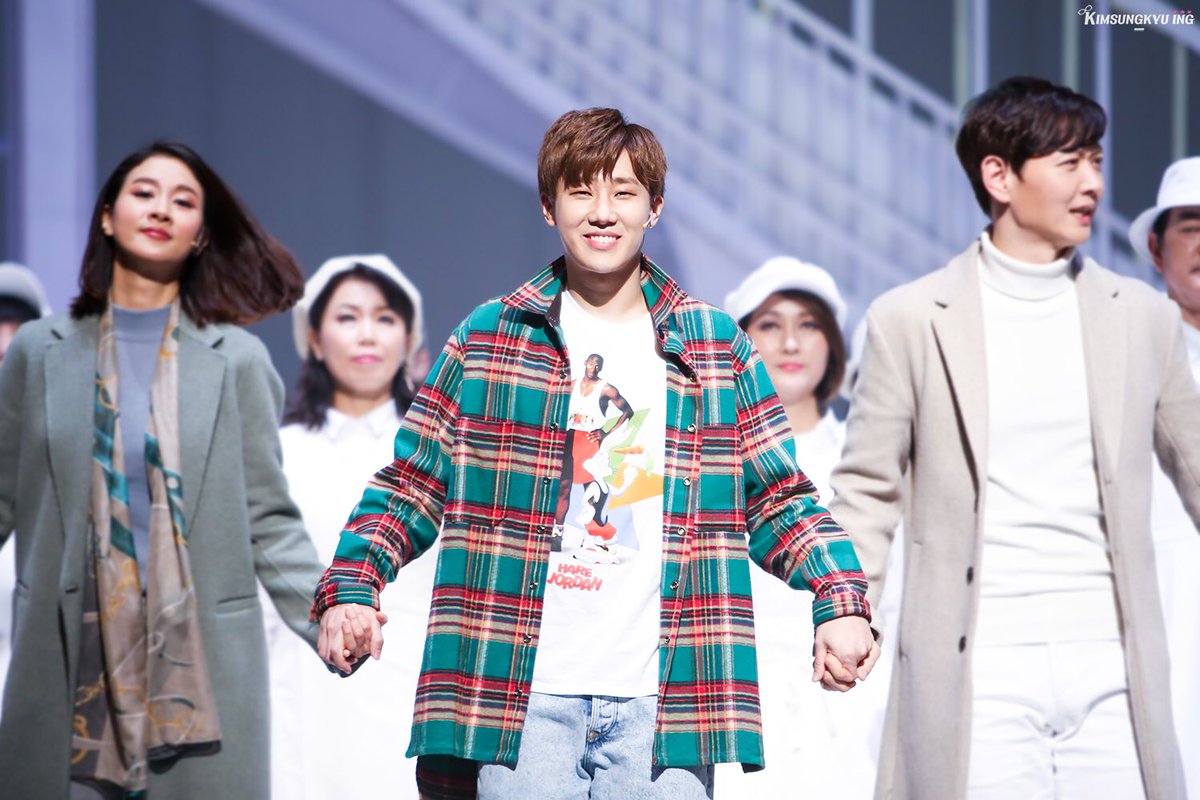 INFINITE隊長金聖圭(中)傳接種嬌生疫苗仍陽性確診。(網路圖片)