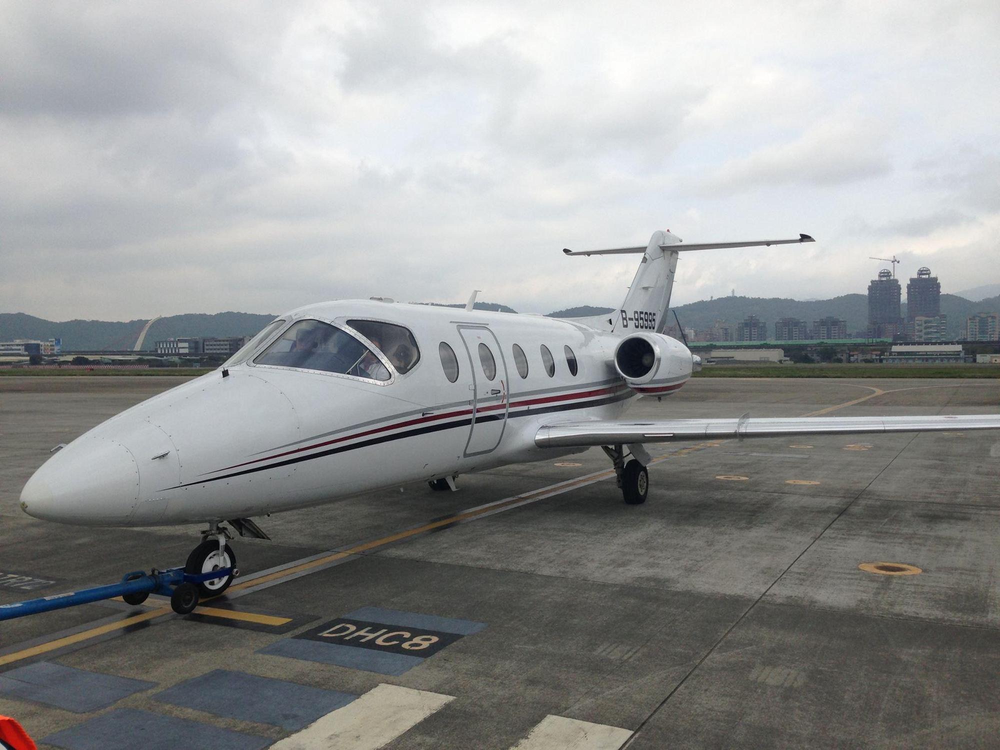 交通部民航局27日表示，飛特立航空疫苗造冊違規施打16人，將依違反《傳染病防治法》，移請主管機關從嚴處罰。（翻攝自飛特立航空臉書粉專）