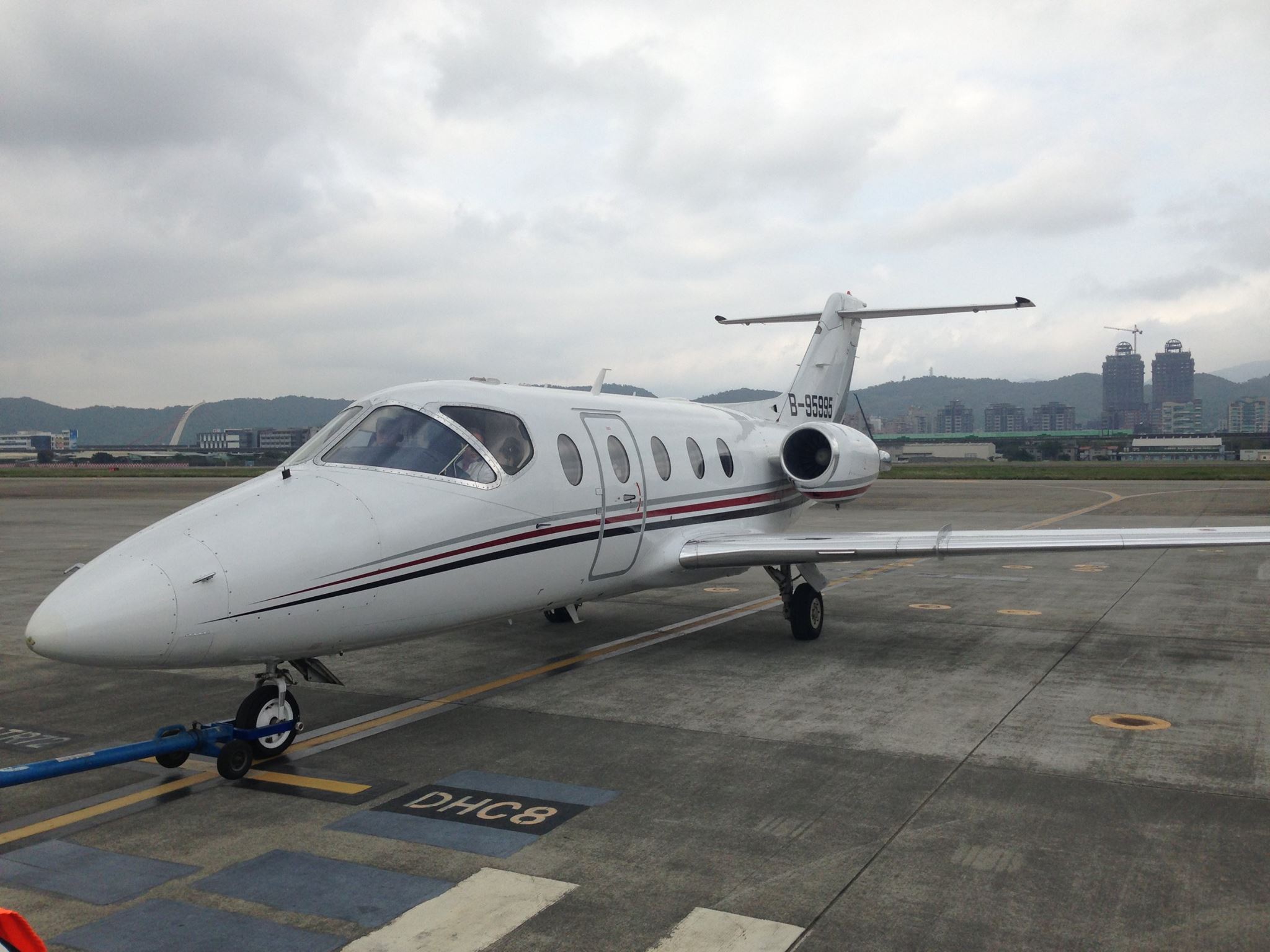 交通部民航局27日表示，飛特立航空疫苗造冊違規施打16人，將依違反《傳染病防治法》，移請主管機關從嚴處罰。（翻攝自飛特立航空臉書粉專）