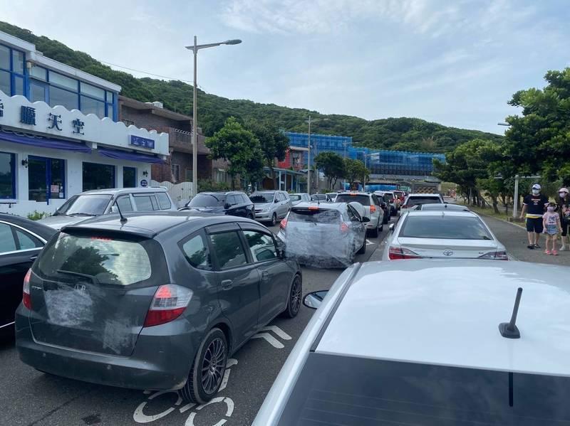 不少民眾已開始蠢蠢欲動想回歸正常生活,上週末基隆潮境公園就出現人車爆量的狀況。(海科館提供)
