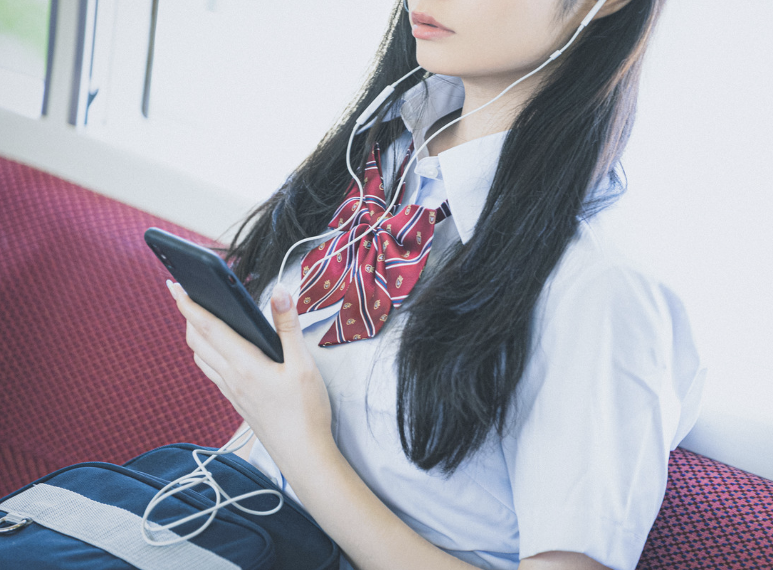 中國大陸一名女大生因為要回家結婚，寫下「霸氣請假單」遭網友瘋傳。（示意圖，圖非當事人，PAKUTASO）