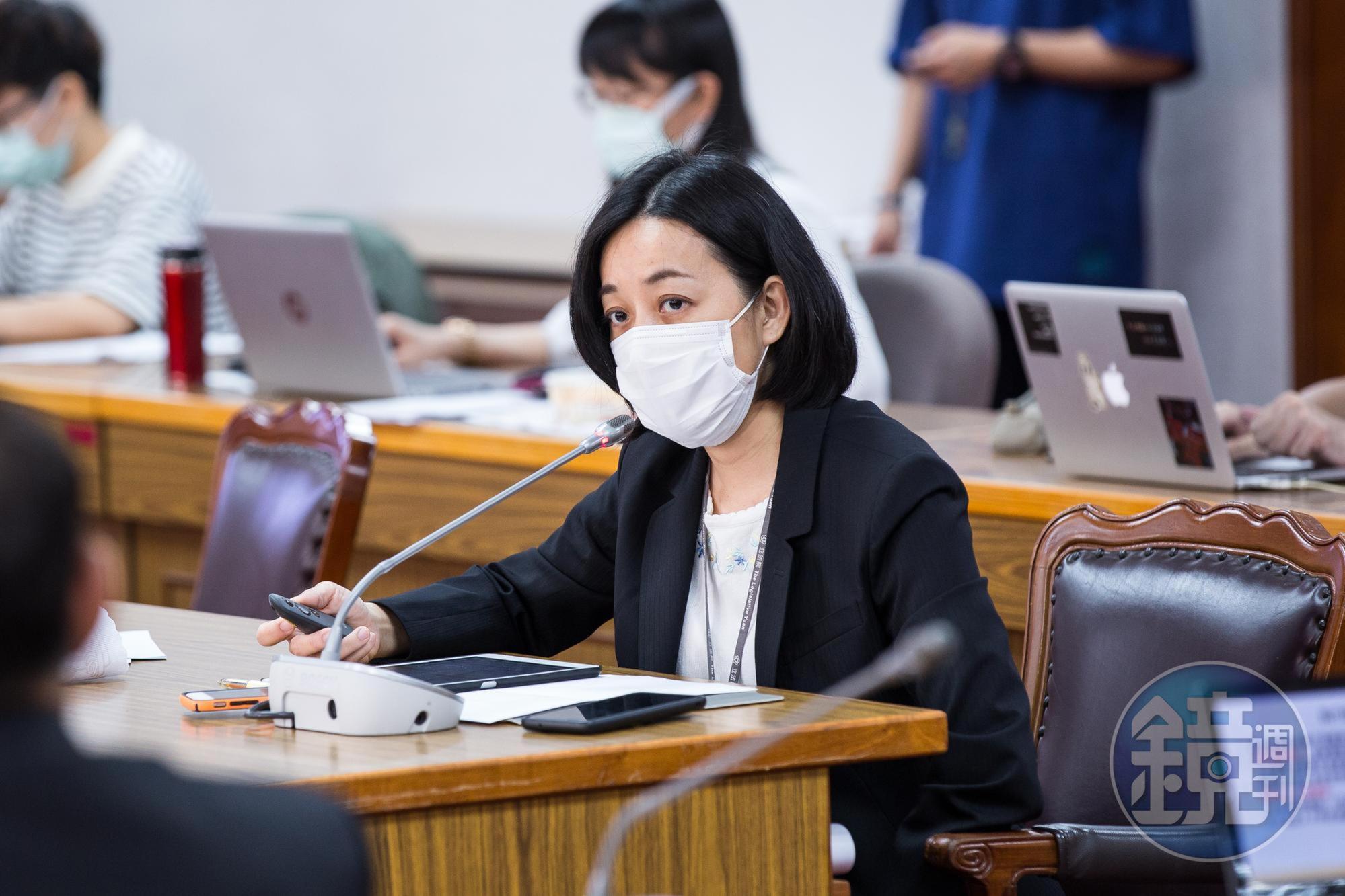 立委王婉諭臉書po文提到,過去民眾遇到蛇、蜂窩,總會習慣直接打119求助,但其實這些業務早已並非消防員救火本業。(本刊資料照)