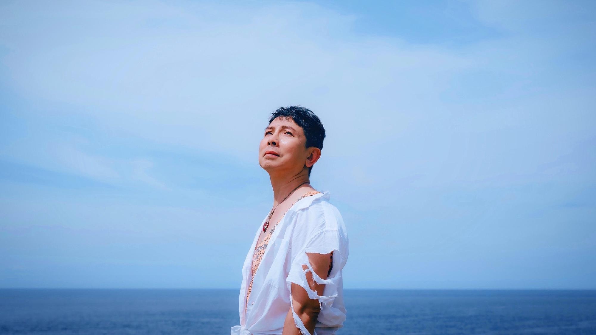 郭子演出同志愛情音樂故事微電影《親親壞姊妹》。（Gagaoolala影視平台提供）