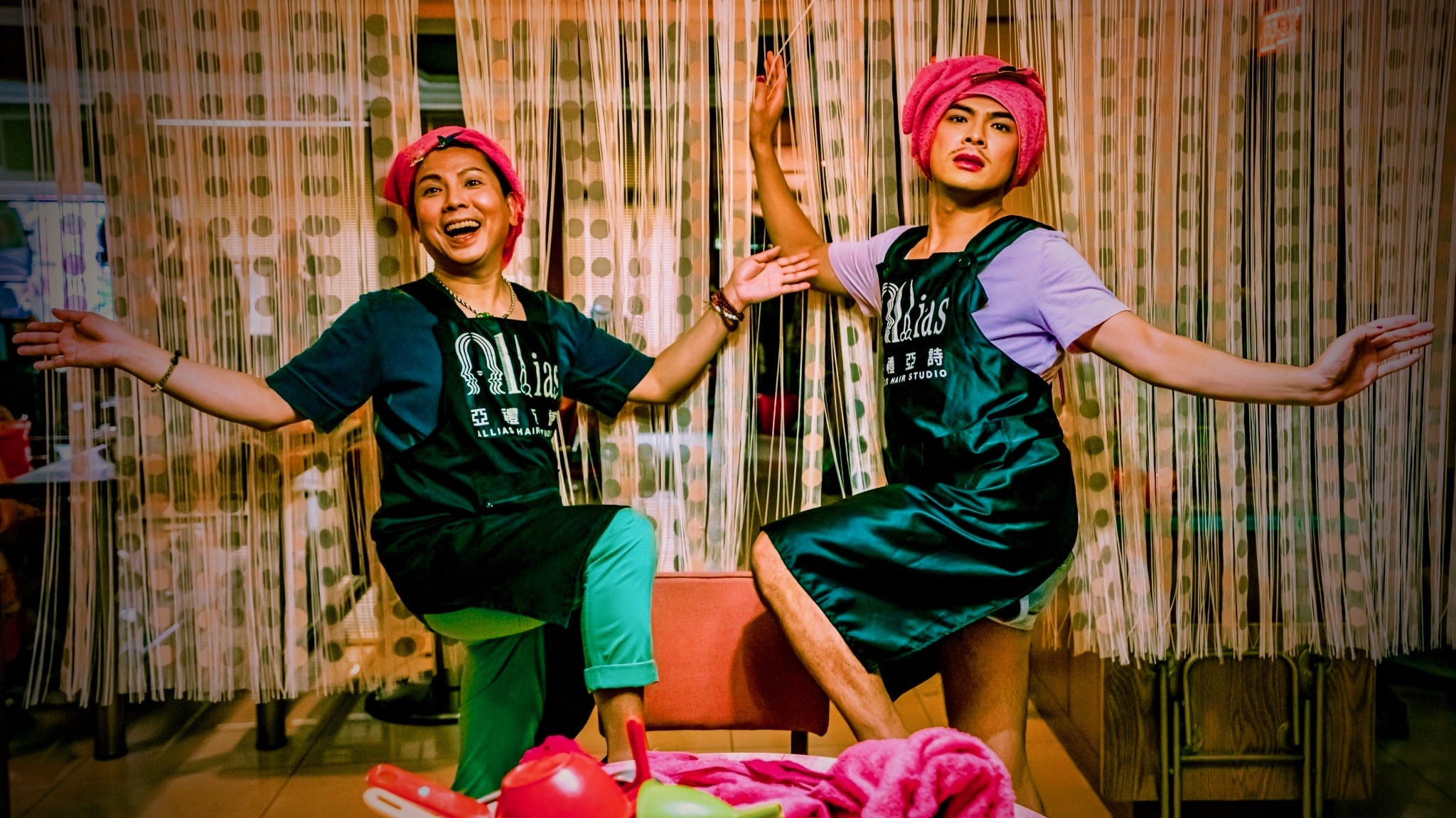 郭蘅祈（郭子）為自己主演的短片《親親壞姊妹》，重唱金曲〈別在傷口撒鹽〉。（Gagaoolala影視平台提供）