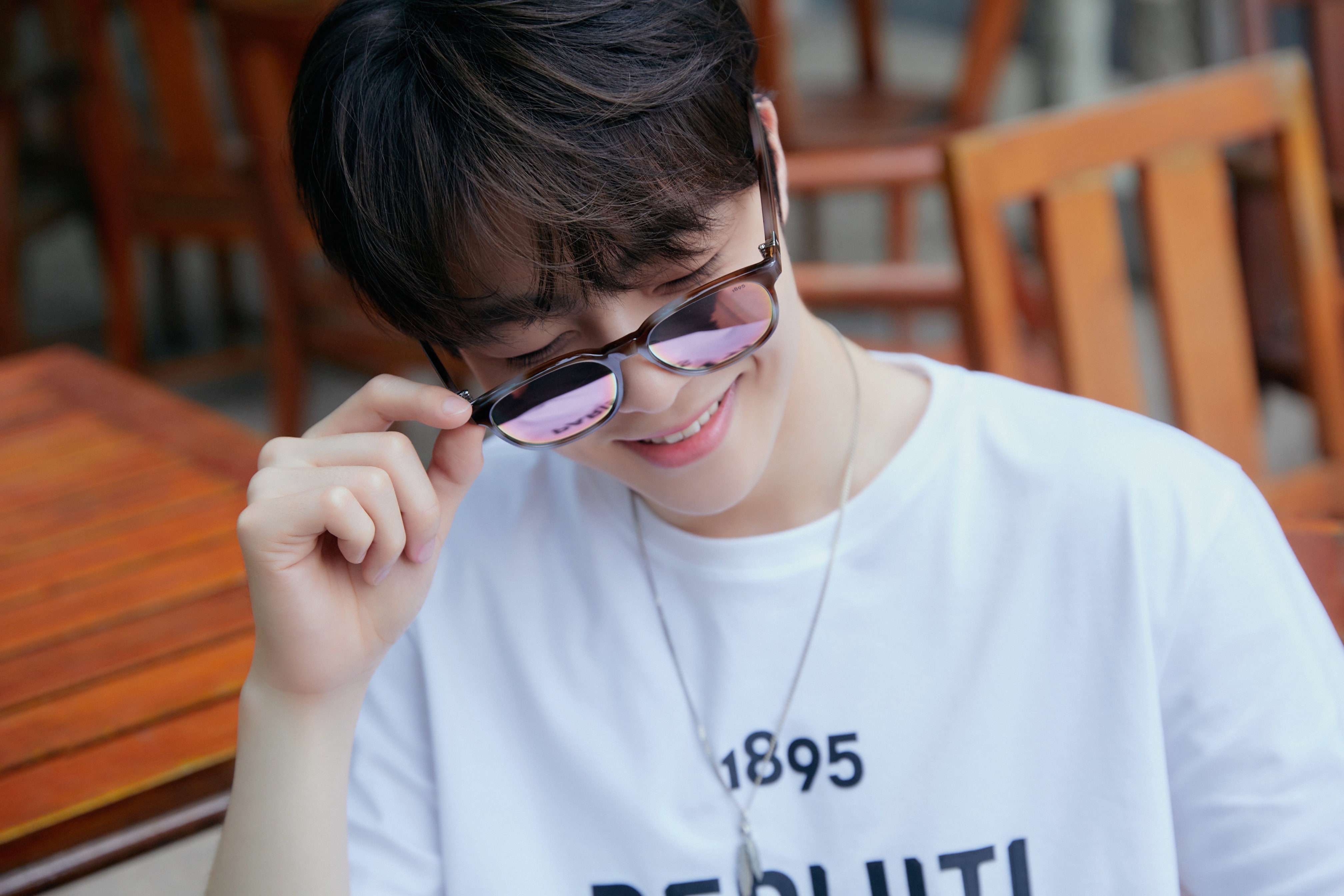 陳立農搶穿Berluti 2021秋季系列，選擇最火紅的Logo T。（Berluti提供）