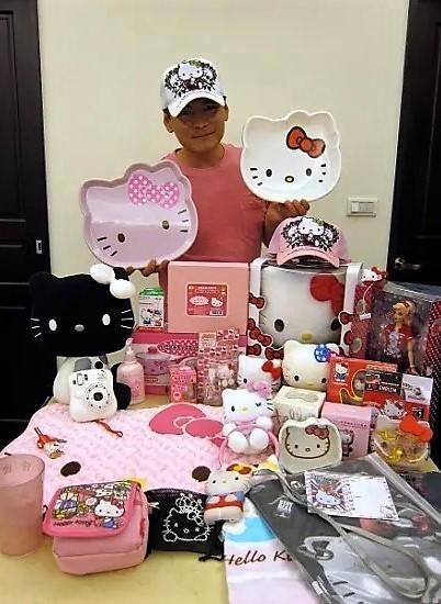 馬國賢透過友人搶到知名潮牌與和Hello Kitty聯名帽子如數家珍。（17LIVE提供）