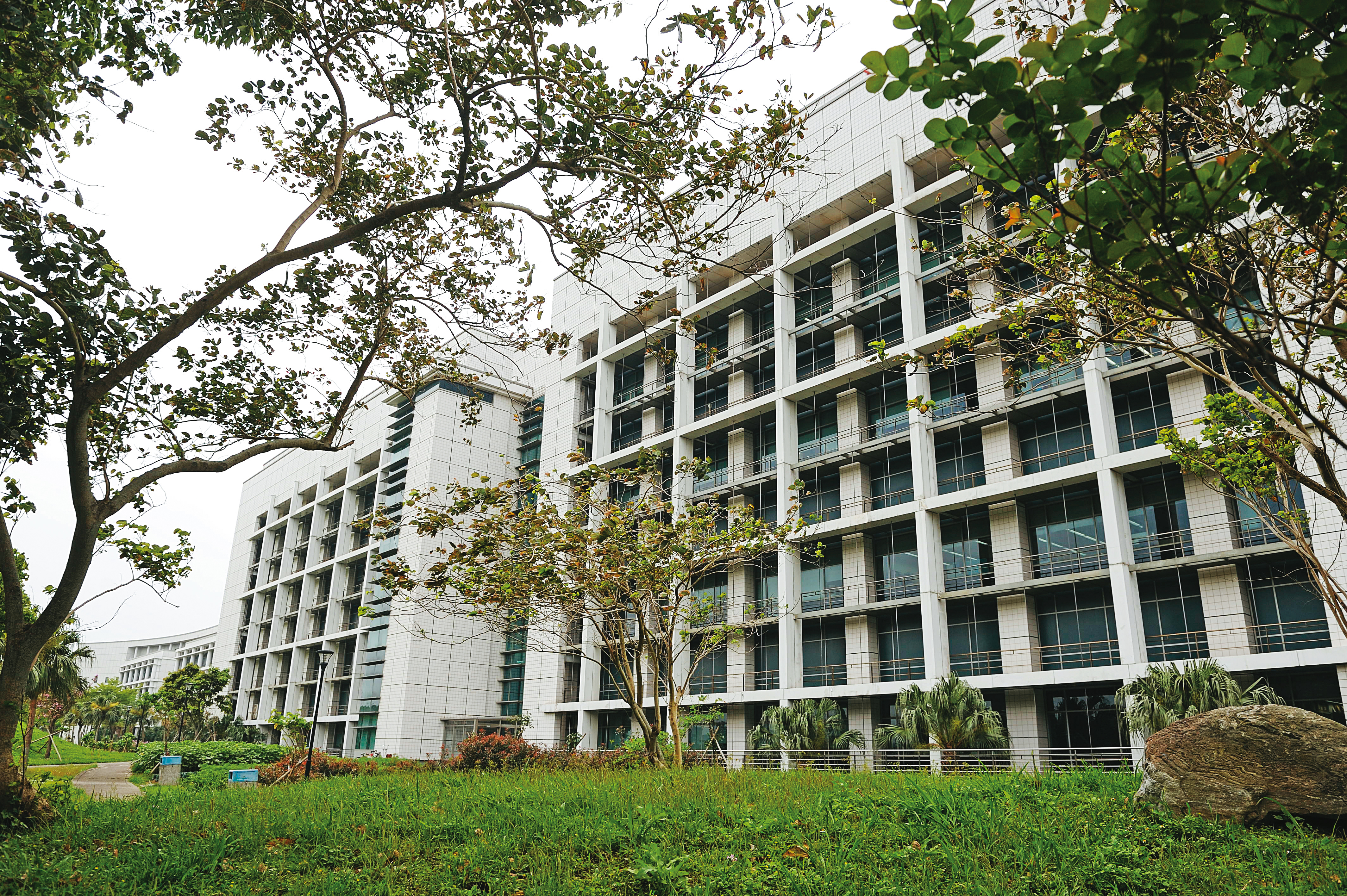 國衛院強調「沒人做的我們做」，過去承接生產卡介苗、抗蛇毒血清都是肩負與政府協同作戰的任務。