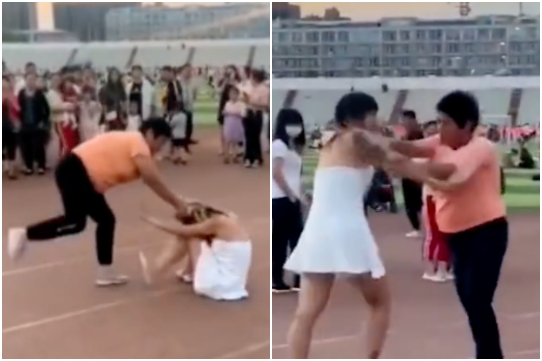 名穿薄紗洋裝的正妹在廣場跳舞，卻被陌生大媽海扁一頓。（翻攝自微博）