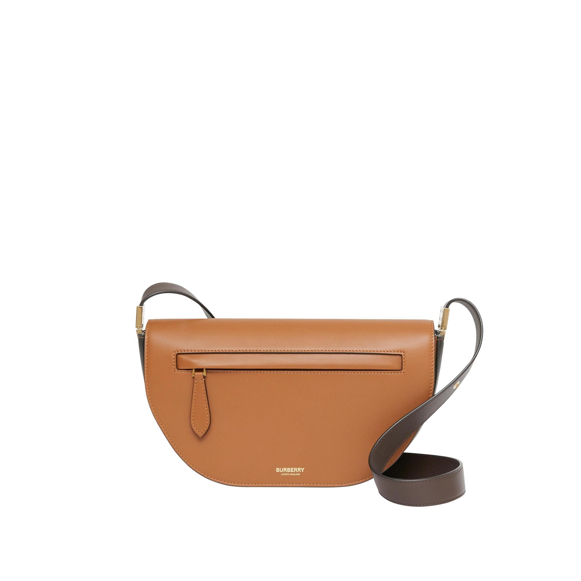 Olympia暖棕褐色小型雙色調皮革包。NT$69,000（BURBERRY提供）