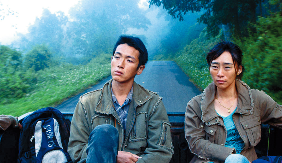 柯震東(左)曾說《再見瓦城》是自己演技轉型的重要作品,也讓他的戲路更加寬廣。右為吳可熙。(岸上影像提供)