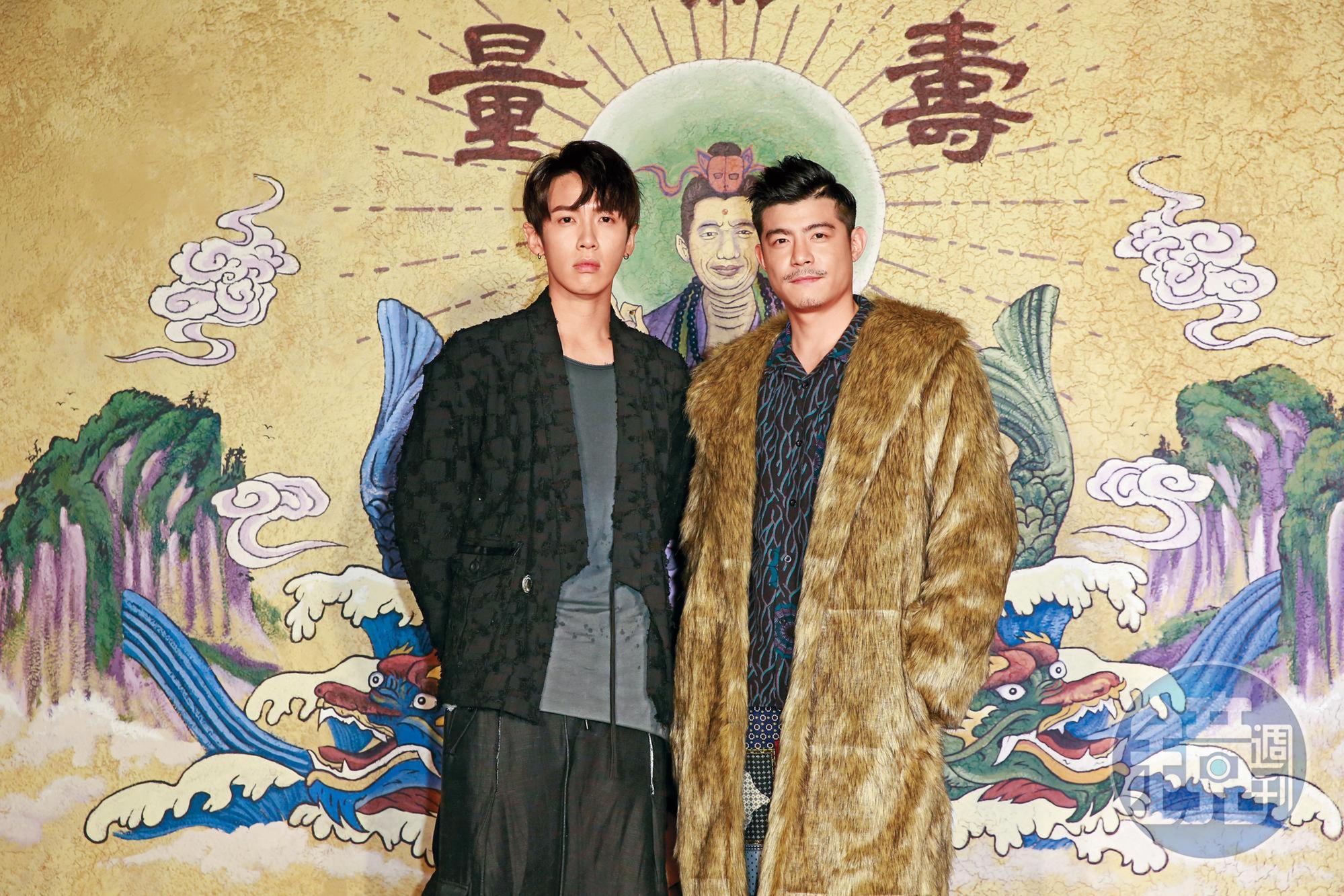 《乩身》是柯震東（左）參與其中一部製作費逾億元的劇集，但因疫情停拍，劇組暫解散、1年後再見。右為王柏傑。
