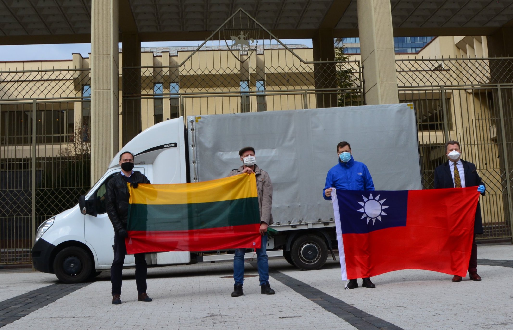 立陶宛和台灣互相送暖。（示意圖，翻攝Adomenas推特）